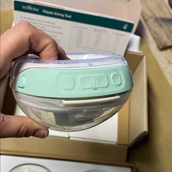 Wearable Breast Pump with Clear and Mint Design - Picture 8 of 13